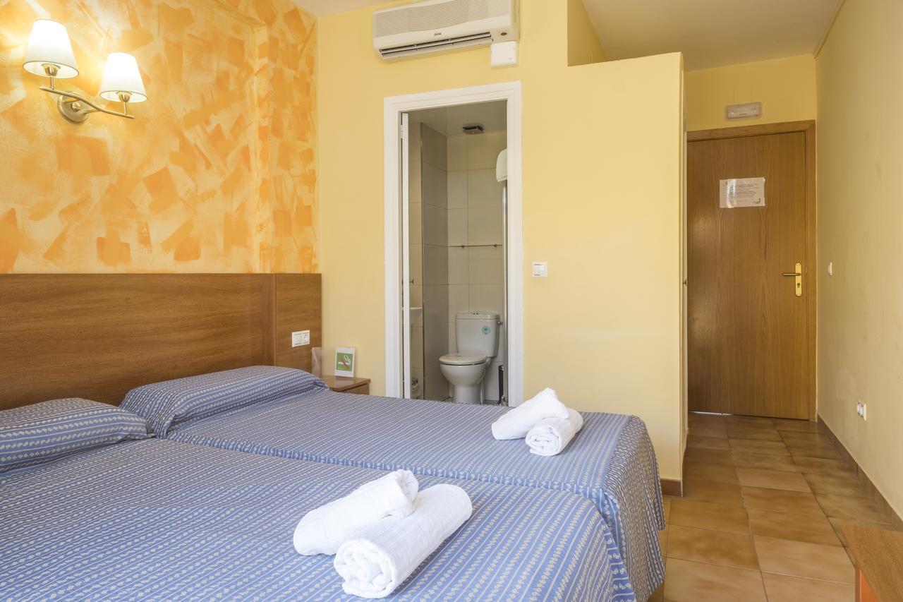 Hotel Bonaire L' Escala Extérieur photo