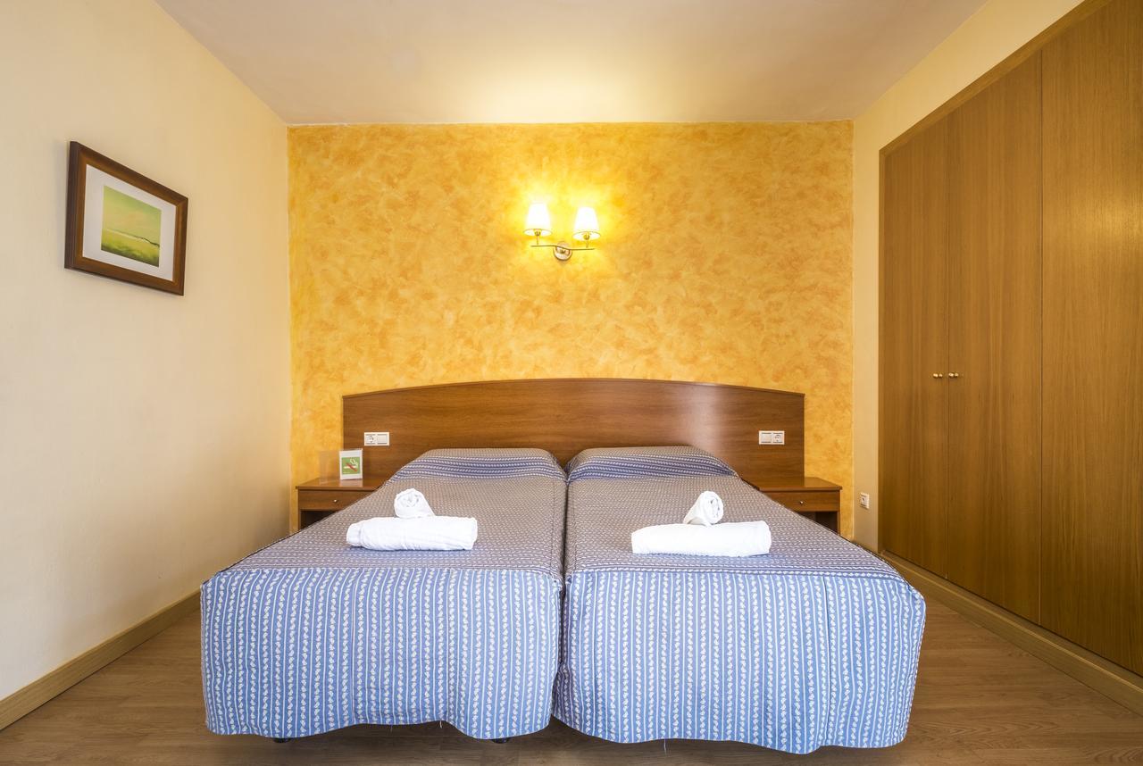 Hotel Bonaire L' Escala Extérieur photo