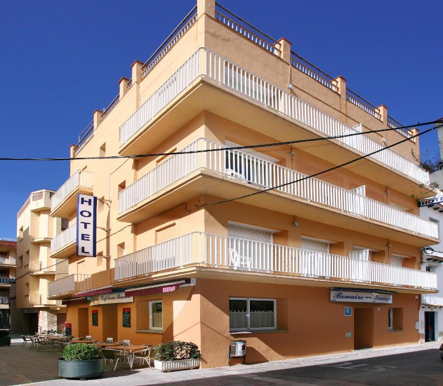 Hotel Bonaire L' Escala Extérieur photo